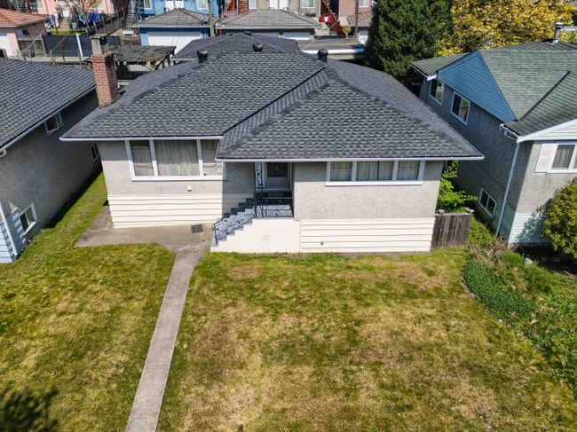 1577 E 58 Th Avenue, House other with 6 bedrooms, 2 bathrooms and 4 parking in Vancouver BC | Image 2