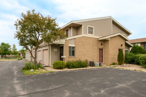 W177N9769 Riversbend Cir E, Germantown, WI, 53022 | Card Image