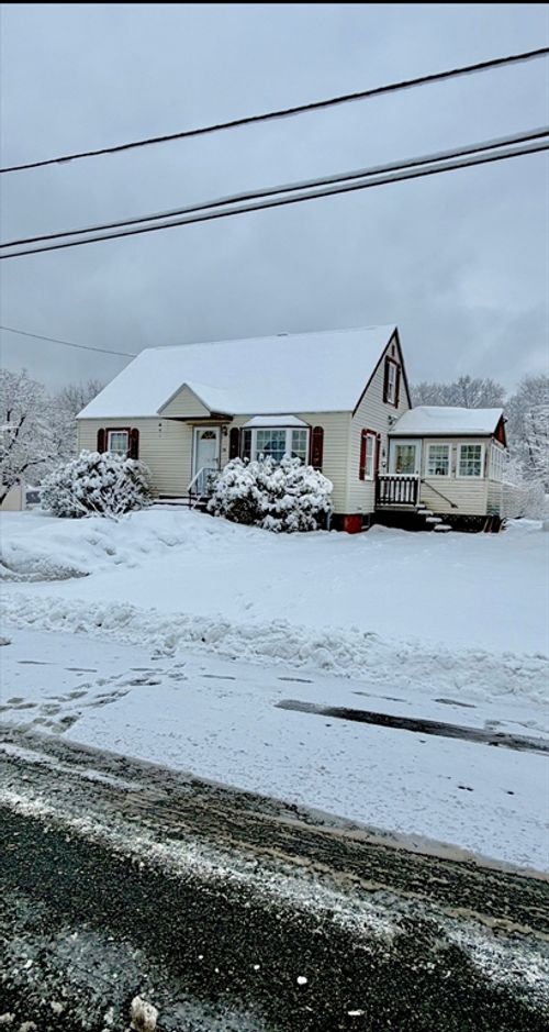 70 Faith Ave, Dracut, MA, 01826-2916 | Card Image