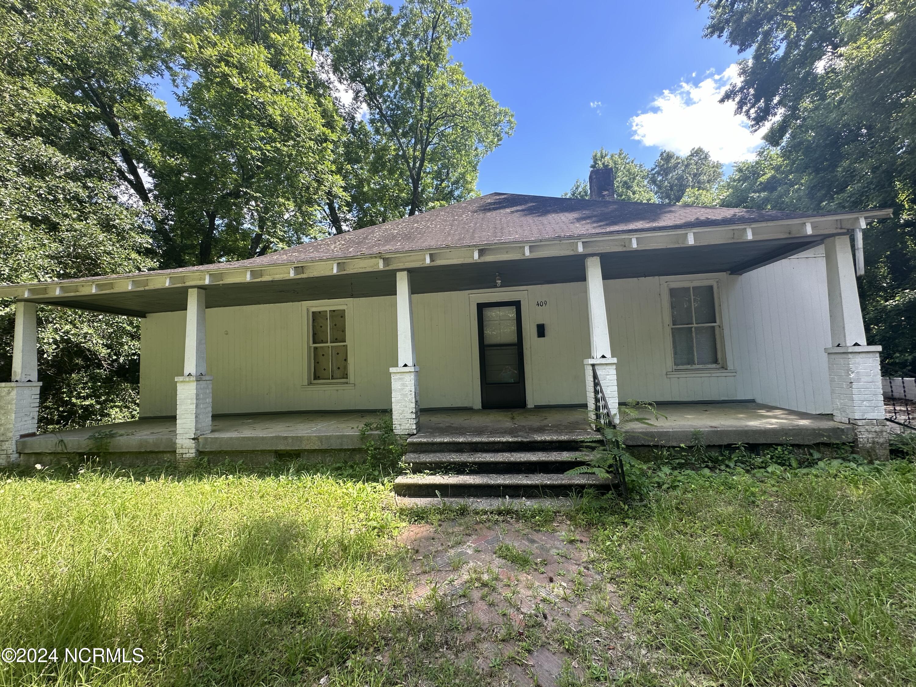 Cleveland St, Laurinburg, NC 28352