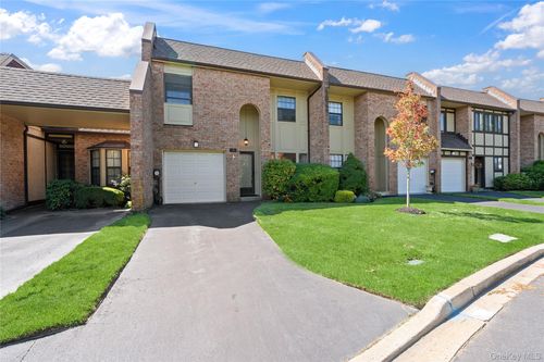 8 Southgate Cir, Massapequa Park, NY, 11762-3809 | Card Image