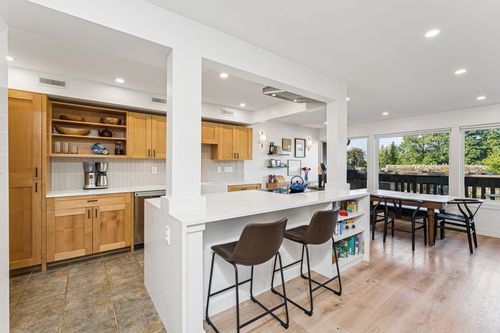 1053 Old Lillooet Rd, North Vancouver, BC, V7J3H6 | Card Image