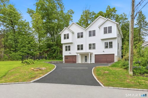 29 Suzanne Cir, Fairfield, CT, 06825-3743 | Card Image