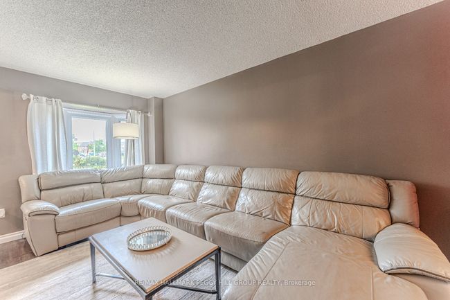 188 Kozlov St, House other with 4 bedrooms, 3 bathrooms and 3 parking in Barrie ON | Image 6