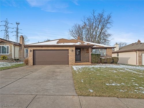 4250 Dawncliff Dr, Brooklyn, OH, 44144-1221 | Card Image