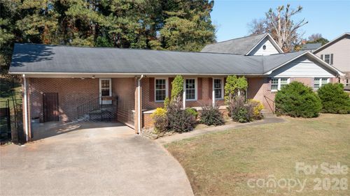 324 Golf Course Rd, Morganton, NC, 28655-5256 | Card Image