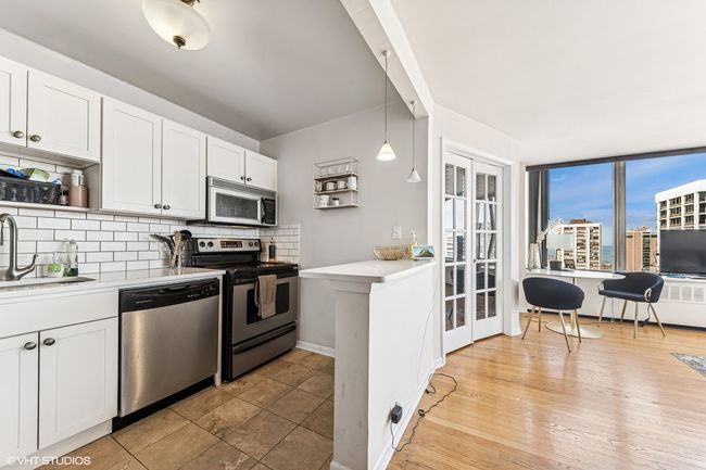APT-2608 - 1355 N Sandburg Ter, Condo with 2 bedrooms, 1 bathrooms and 1 parking in Chicago IL | Image 12