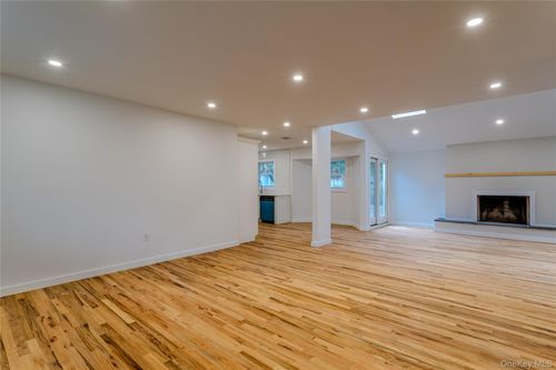 23 Waterford Dr, Wheatley Heights, NY, 11798-1113 | Card Image