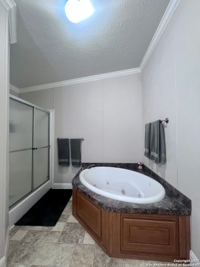 8990 Fm 2146, House other with 4 bedrooms, 2 bathrooms and null parking in Jourdanton TX | Image 17