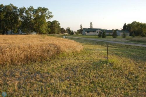 402 Sheyenne Dr, Abercrombie, ND, 58001-8130 | Card Image