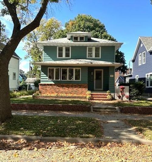 207 N 6th St, Montevideo, MN, 56265-1806 | Card Image