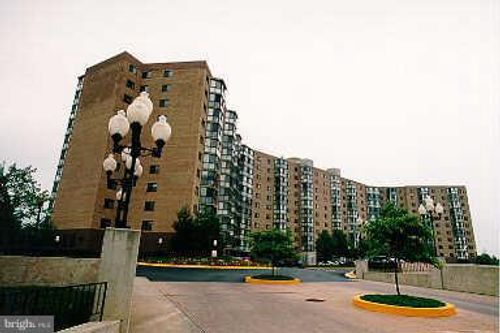 5-825-3330 N Leisure World Blvd, SILVER SPRING, MD, 20906-5622 | Card Image