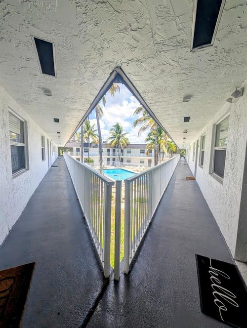 44-1470 N Dixie Highway N, Fort Lauderdale, FL, 33304 | Card Image