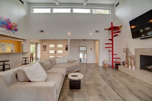 6822 Saint Anne St, Dallas, TX, 75248-2217 | Card Image