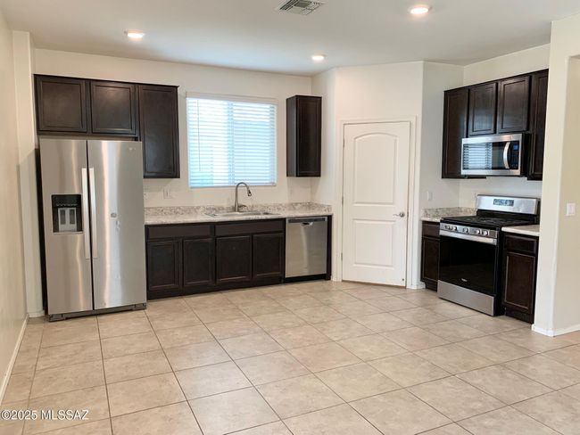 Kitchen | Image 8