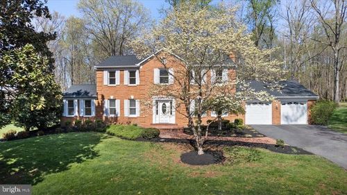 905 Holly Creek Dr, GREAT FALLS, VA, 22066-1221 | Card Image