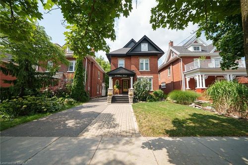8 William St, Brantford, ON, N3T3K1 | Card Image