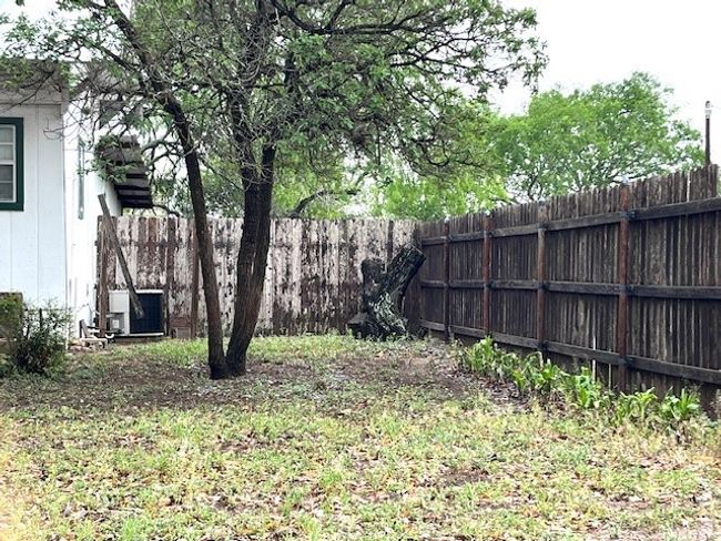 206 Hinton St, House other with 2 bedrooms, 2 bathrooms and null parking in Three Rivers TX | Image 7