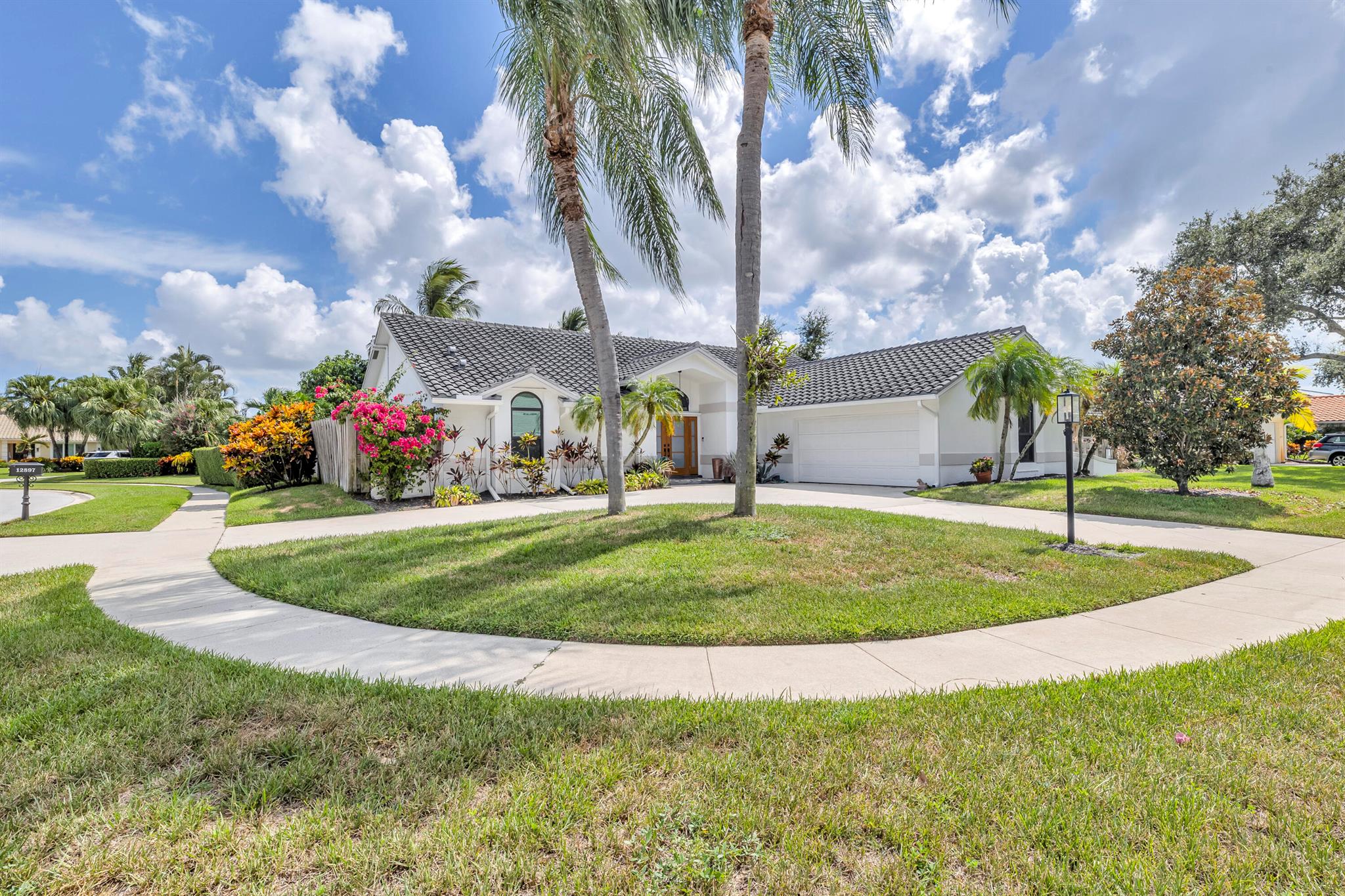 LA Rochelle Cir, Palm Beach Gardens, FL 33410