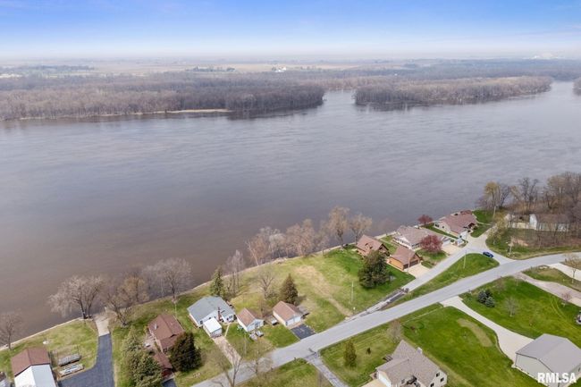 21812 River Rd N, House other with 2 bedrooms, 2 bathrooms and null parking in Cordova IL | Image 13