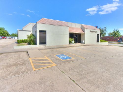 2425 Wilcox Dr, Norman, OK, 73069-3956 | Card Image