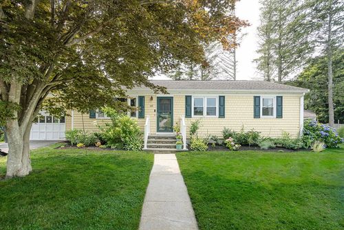 49 Evergreen Dr, Portsmouth, RI, 02871-2214 | Card Image