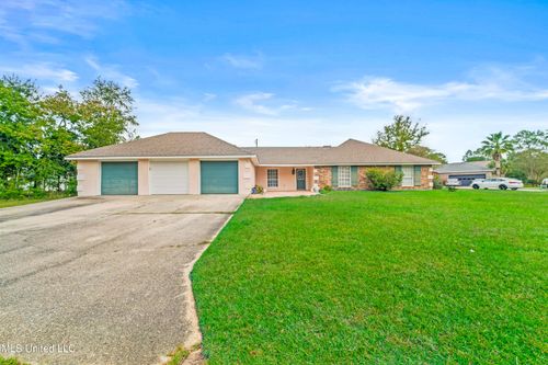 109 Fernwood Dr, Pass Christian, MS, 39571-2535 | Card Image