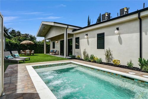 19350 Lanark St, Reseda, CA, 91335-1012 | Card Image