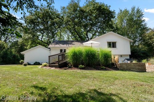 6531 Catalpa Dr, Brighton, MI, 48116-9420 | Card Image