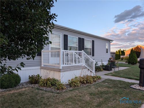109 Woodcreek Blvd, Walbridge, OH, 43465-6407 | Card Image