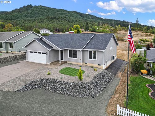 479 Oak St, Yoncalla, OR, 97499 | Card Image