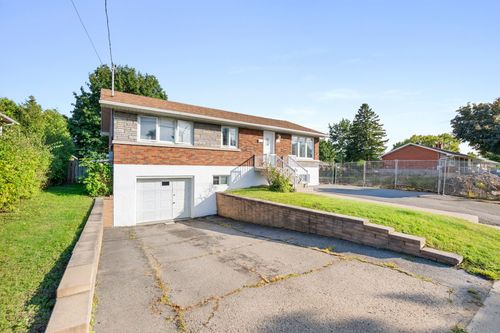 2460 Boul De La Concorde E, Laval, QC, H7E2B2 | Card Image