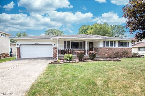 3712 Walters Dr, Brunswick, OH, 44212-2747 | Card Image