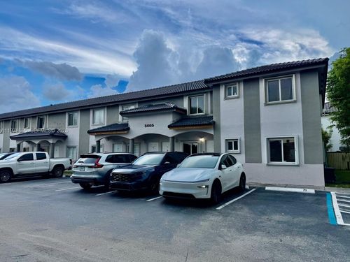 76-5605 Nw 109th Ave, Doral, FL, 33178-3981 | Card Image