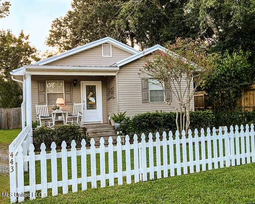 443 Bills Ave, Ocean Springs, MS, 39564-3948 | Card Image