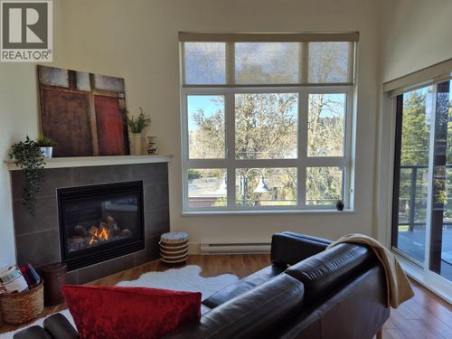 306-5682 Wharf Ave, Sechelt, BC, V7Z0J3 | Card Image