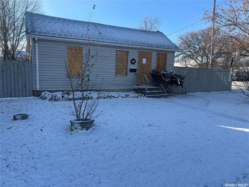 1306 S Railway St E, Swift Current, SK, S9H3B8 | Card Image