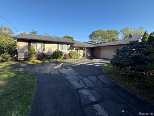 7335 Coach Ln, West Bloomfield, MI, 48322-4020 | Card Image