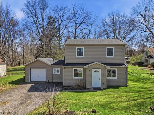 1555 Ambre Dr, Akron, OH, 44312-4301 | Card Image