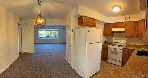 13 Essex Ln, Suffern, NY, 10901-7429 | Card Image