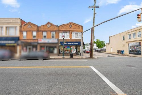 120 Rockaway Ave, Valley Stream, NY, 11580-5813 | Card Image