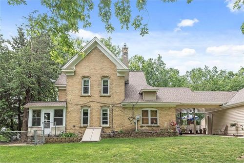 821 Howard Ln, Chaska, MN, 55318-1212 | Card Image