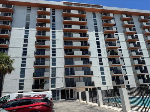 105-2075 Ne 164th St, North Miami Beach, FL, 33162-4101 | Card Image