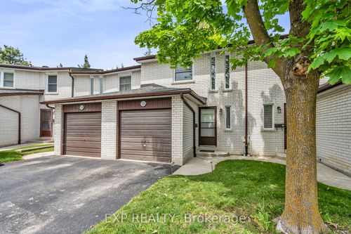 325-22 Niles Way, Thornhill, ON, L3T5B8 | Card Image