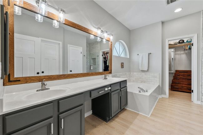 The primary bathroom has a relaxed atmosphere with a double vanity and a dedicated make-up area. | Image 15