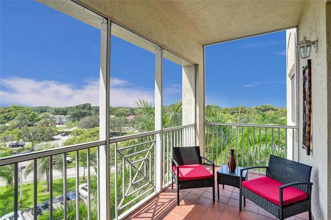 APT-501 - 3500 Oaks Clubhouse Dr, Condo with 3 bedrooms, 2 bathrooms and null parking in Pompano Beach FL | Image 34