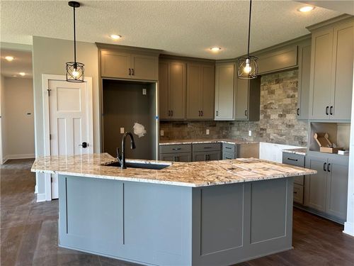 2017 Vilas St, Leavenworth, KS, 66048-4031 | Card Image