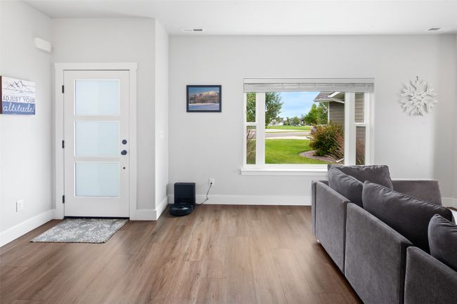 Front entry to beautiful floors. | Image 18