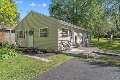 7815 Areopagitica Ave, Bridgeport, NY, 13030-9428 | Card Image
