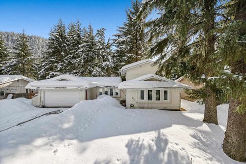 8608 Marilyn Ave, Juneau, AK, 99801-9015 | Card Image